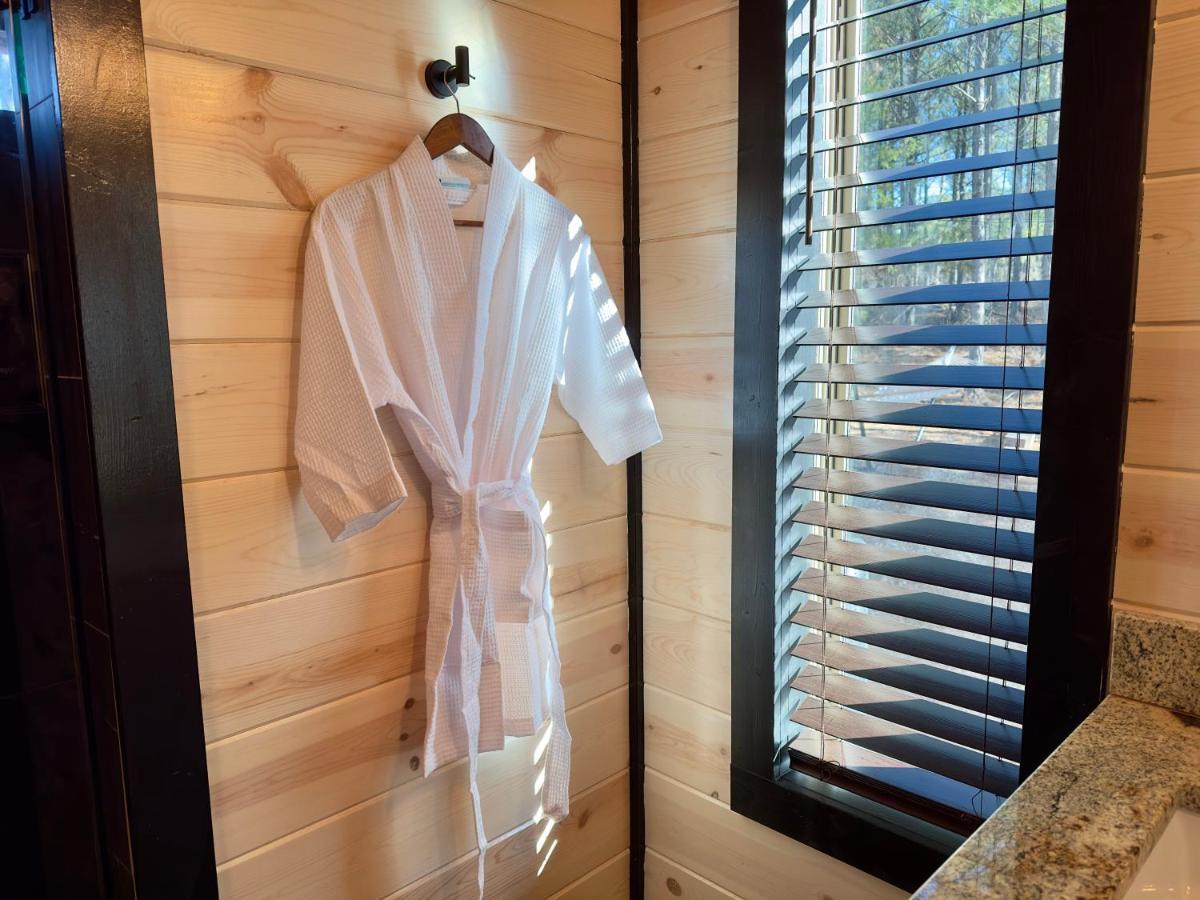 New Luxury Cabin, Hot Tub, Forest Views,Hotel Style Amenities Broken Bow Extérieur photo