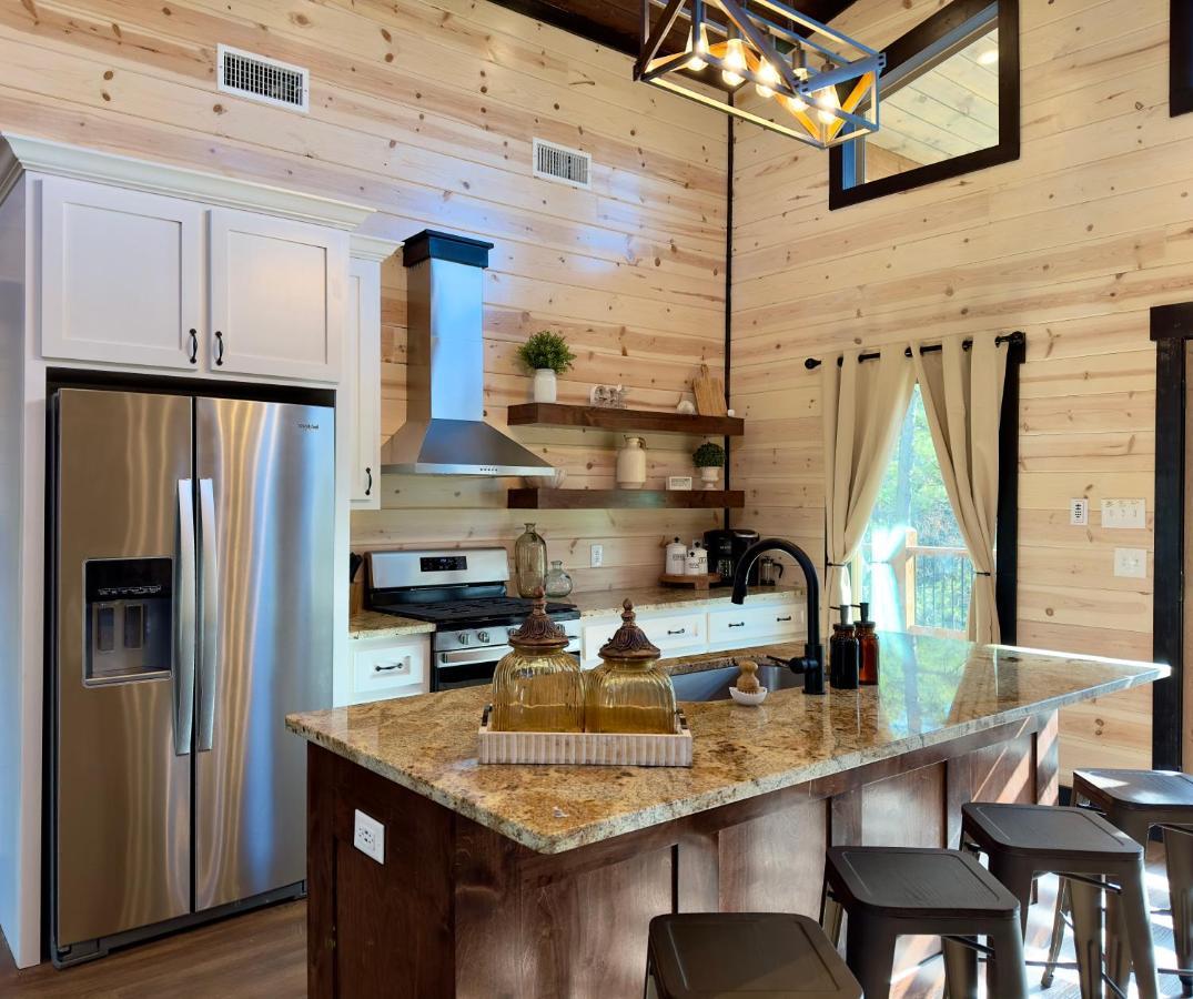 New Luxury Cabin, Hot Tub, Forest Views,Hotel Style Amenities Broken Bow Extérieur photo