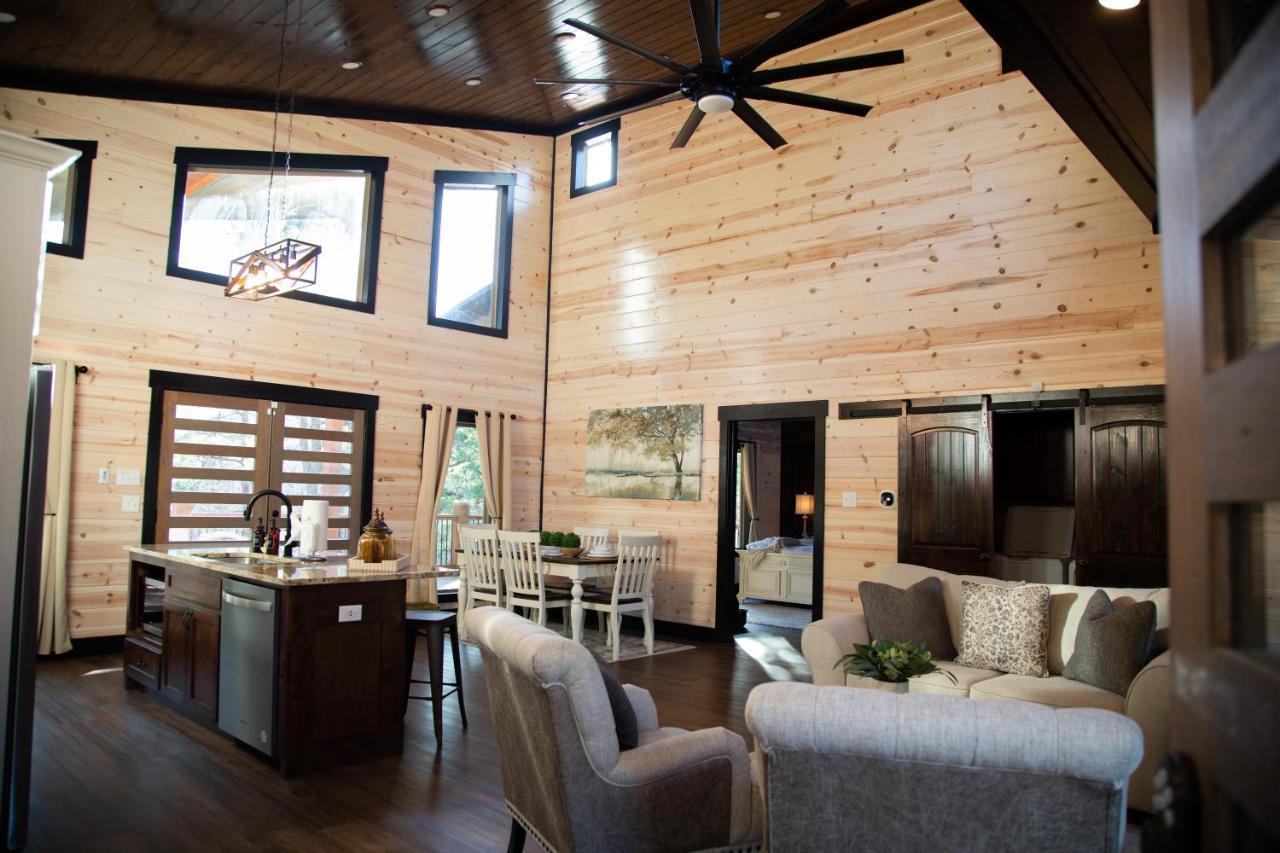 New Luxury Cabin, Hot Tub, Forest Views,Hotel Style Amenities Broken Bow Extérieur photo