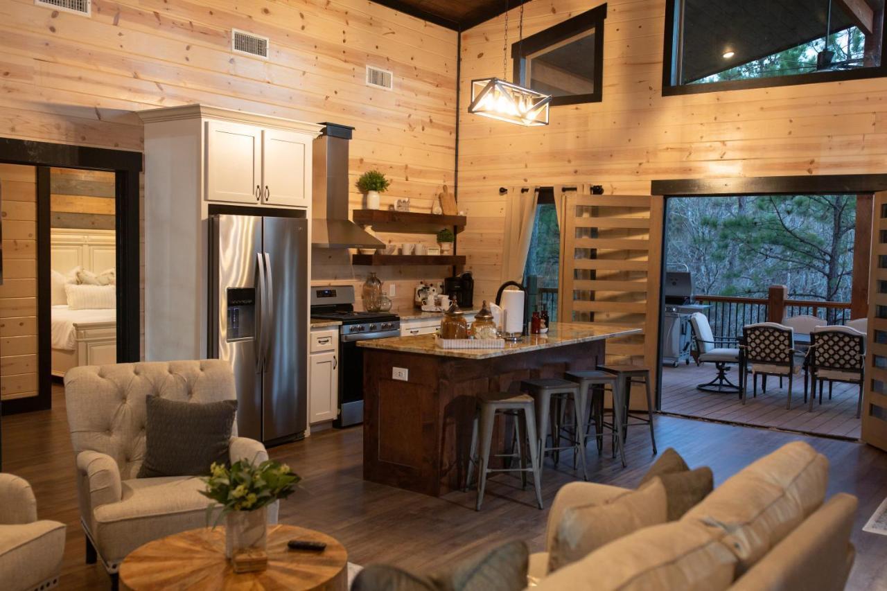 New Luxury Cabin, Hot Tub, Forest Views,Hotel Style Amenities Broken Bow Extérieur photo