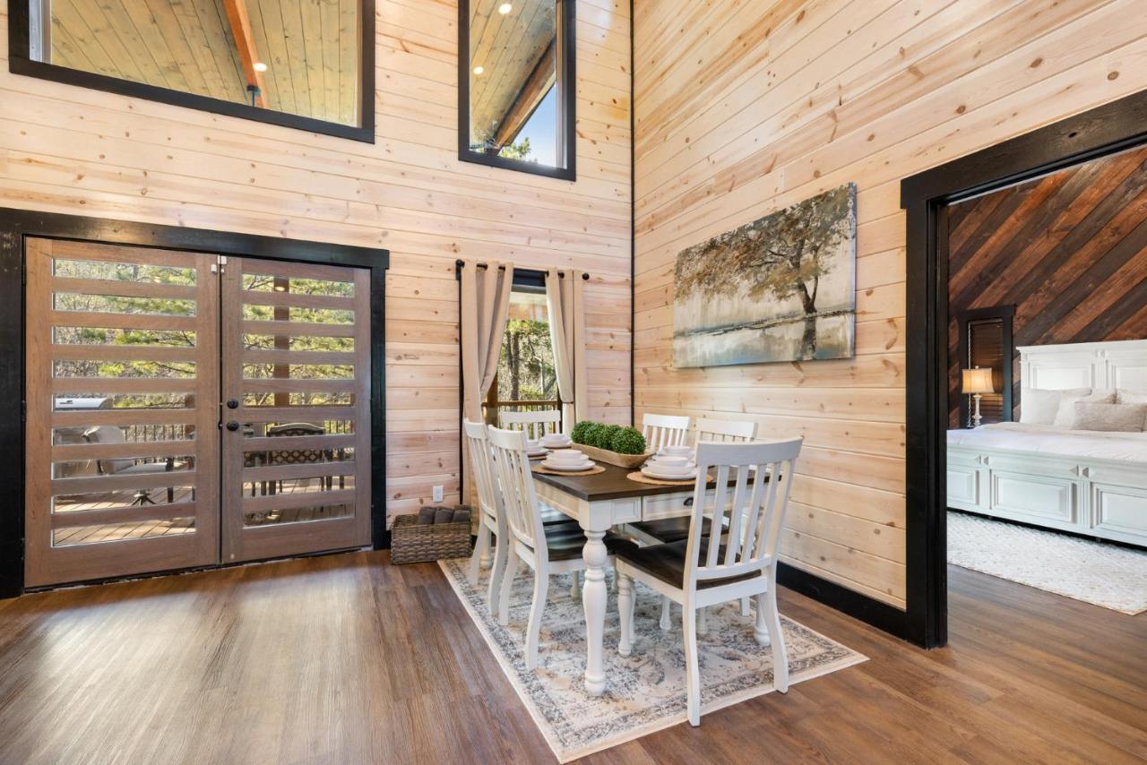 New Luxury Cabin, Hot Tub, Forest Views,Hotel Style Amenities Broken Bow Extérieur photo